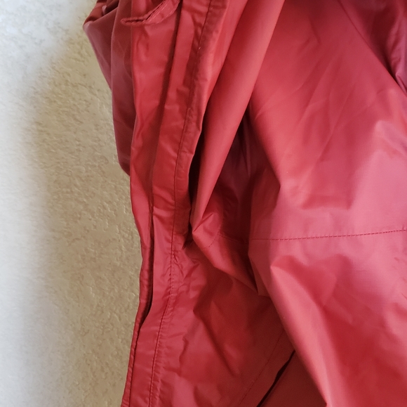 Men’s Helly Hansen Rain coat. Size Medium - Picture 5 of 11